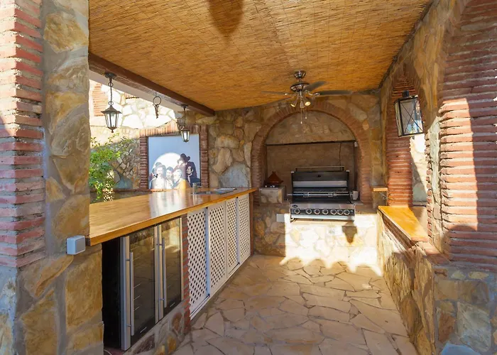 Summer Offers! Fabulous Luxury Villa Near The Beach Sleeps 8